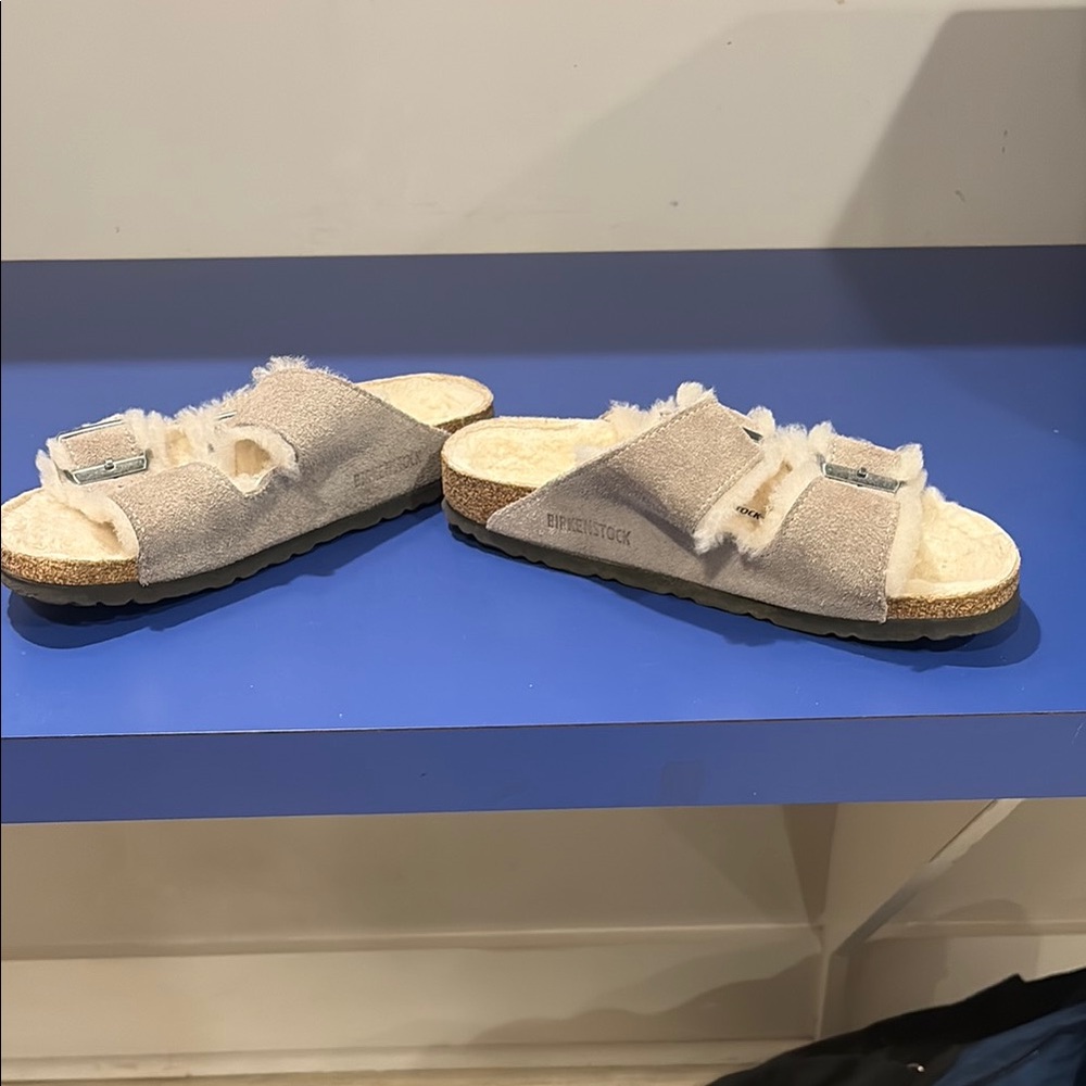 Birkenstock fury sandals great condition! - Picture 3 of 4